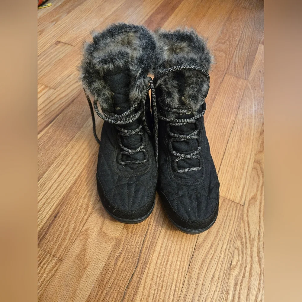 Columbia Women's Black Quilted Winter Boots - Picture 2 of 4